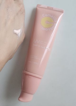 제주인디 카멜리아 블러썸 선크림 — 4.5점을 준 리뷰어가 2023년 9월 올린 사용 사진