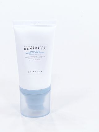 [스킨1004] 마다가스카르 센텔라 히알루-시카 워터핏 선세럼 50ml — 5점을 준 리뷰어가 2024년 5월 올린 사용 사진