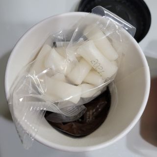 유비쿡 컵떡볶이 매운컵떡볶이2개/ 짜장컵떡볶이 2개  총 4개세트 — 5점을 준 리뷰어가 2021년 2월 올린 사용 사진