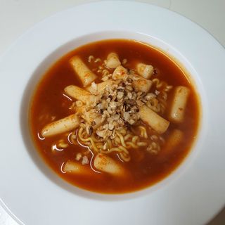더밥  고추마녀 라볶이 +  나이스미 무설탕 현미후레이크 — 4점을 준 리뷰어가 2021년 10월 올린 사용 사진
