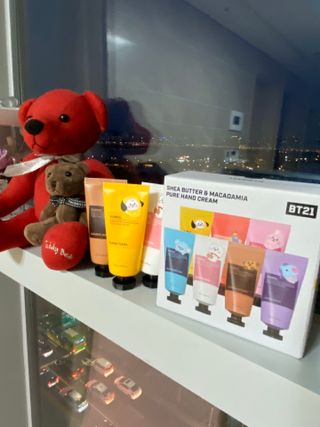 쿤달 BT21 시어버터 앤 마카다미아 퓨어 핸드크림 50ml 7구 기프트 세트 — 5점을 준 리뷰어가 2021년 3월 올린 사용 사진