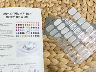 데싱디바 글레이즈 젤네일 포일 이펙트 네일_4종 중 택 1 — 5점을 준 리뷰어가 2021년 9월 올린 사용 사진