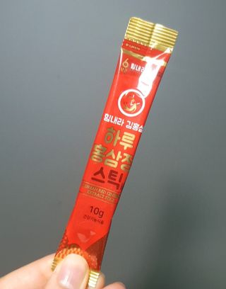 힘내라김홍삼 하루홍삼정스틱 10g x 10포 — 4.5점을 준 리뷰어가 2021년 4월 올린 사용 사진