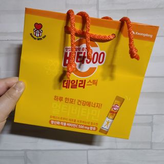 광동생활건강 [광동] 비타500데일리스틱 70포+쇼핑백+구미3개 — 5점을 준 리뷰어가 2021년 12월 올린 사용 사진