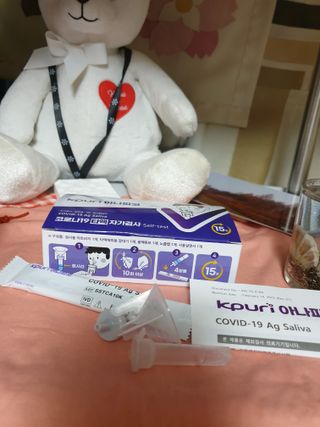 케이퓨리 아나파코 코로나 타액 자가 진단키트 1회분 3개 — 4점을 준 리뷰어가 2023년 4월 올린 사용 사진