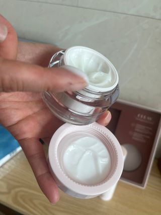 프리마인 바르기만 하면 철벽 스킨케어+24시간 마스크팩 효과. 셀라브 리제너레이팅 시스템 부스터+크림 세트 — 5점을 준 리뷰어가 2023년 4월 올린 사용 사진