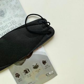 에버그린 순면 끈조절 KF80 마스크 - 화이트/블랙 컬러 대형 - 10매 — 5점을 준 리뷰어가 2021년 6월 올린 사용 사진