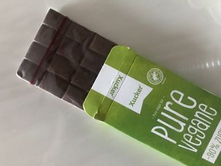 당류2g 자일리톨로 단맛을낸 슈카 퓨어비건 무설탕초콜릿 Xucker vegan 2개입 — 5점을 준 리뷰어가 2021년 4월 올린 사용 사진