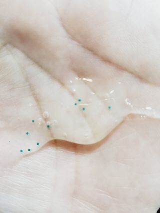 모두발라 마이크로 비타캡슐 탈모샴푸 — 5점을 준 리뷰어가 2022년 1월 올린 사용 사진