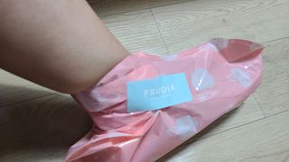 [후르디아] 코끼리 발 허물 팩-복숭아 풋 필링 마스크 3개 — 3점을 준 리뷰어가 2021년 4월 올린 사용 사진