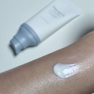 MF[스킨1004] 마다가스카르 센텔라 히알루-시카 워터핏 선세럼 50ml — 5점을 준 리뷰어가 2024년 5월 올린 사용 사진
