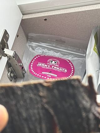 [졸리졸리] 말고기 육포 간식 (HORSE MEAT JERKY) — 5점을 준 리뷰어가 2023년 1월 올린 사용 사진