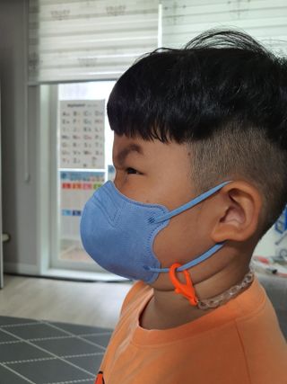 [애니가드] 키즈 라이트 KC인증 새부리형 패션 컬러마스크 30매 소형 어린이 — 5점을 준 리뷰어가 2022년 7월 올린 사용 사진