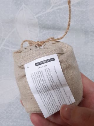 AYU25[아유트웬티파이브]다마스크로즈워터 베이스 천연 수분 촉촉 크림 — 4점을 준 리뷰어가 2021년 3월 올린 사용 사진