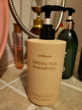 프리마인 더이상 뻣뻣하고 효과없는 탈모샴푸는 NO. 근본부터 케어하는 셀베이스 그린티샴푸(500ml) — 3.5점을 준 리뷰어가 2023년 5월 올린 사용 사진
