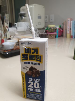 바디랩 프로틴음료 단백질쉐이크 메가프로틴 — 4.5점을 준 리뷰어가 2022년 4월 올린 사용 사진