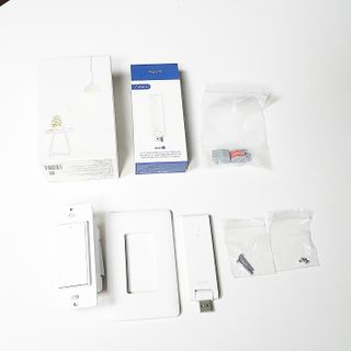 아카라 조명 스위치를 누워서 끄는 방법 (스마트 조명 스위치 2구 + 무선 리모트 스위치 1구 T1, 스마트 허브 E1) — 5점을 준 리뷰어가 2021년 11월 올린 사용 사진