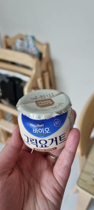 매일바이오 그릭요거트 오리지널 플레인 4개, 로스터리 커피믹스 4개 — 5점을 준 리뷰어가 2021년 12월 올린 사용 사진