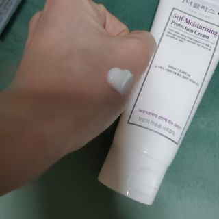 셀프 모이스처라이징 프로텍션 크림 셀프 모이스처라이징 프로텍션크림 — 5점을 준 리뷰어가 2022년 4월 올린 사용 사진