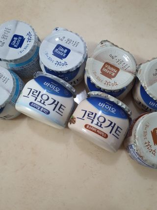 매일바이오 그릭요거트 오리지널 플레인 4개, 로스터리 커피믹스 4개 — 5점을 준 리뷰어가 2021년 12월 올린 사용 사진