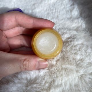 틱톡 [후르디아] 튼입술해결템 올리브영 블루베리 하이드레이팅 허니 립밤 — 5점을 준 리뷰어가 2023년 12월 올린 사용 사진