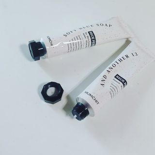 멈칫(MUMCHIT) 넥퍼퓸 NECKPERFUME 2가지 향 — 4.5점을 준 리뷰어가 2021년 11월 올린 사용 사진