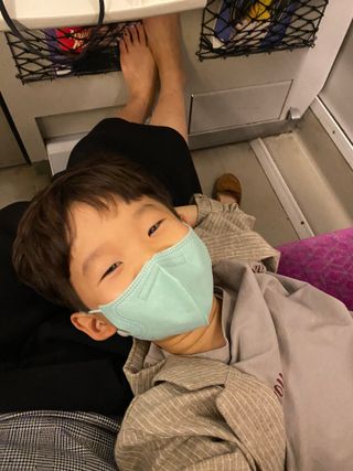 [블루 본 아이노우] 유아용 컬러마스크 40 PCS SET 2중 택 1 — 4.5점을 준 리뷰어가 2021년 4월 올린 사용 사진