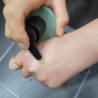 프리마인 메이크업과 들뜨는 각질까지 한방에 깐달걀로! 순하기까지한 셀베이스 그린티클렌저(200ml) — 5점을 준 리뷰어가 2023년 4월 올린 사용 사진