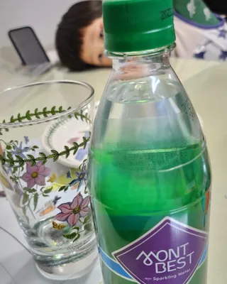 몽베스트 Montbest with Sparkling water Plain 20병 — 5점을 준 리뷰어가 2023년 1월 올린 사용 사진