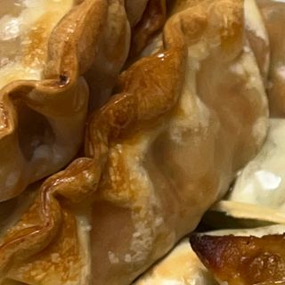 (주)성경순만두 곤약만두.콘치즈만두,삼각당면만두,당면 야끼만두,대구전통 납작만두,떡뽁이 매콤소스,달콤소스 — 5점을 준 리뷰어가 2023년 4월 올린 사용 사진