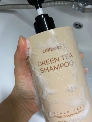 프리마인 더이상 뻣뻣하고 효과없는 탈모샴푸는 NO. 근본부터 케어하는 셀베이스 그린티샴푸(500ml) — 5점을 준 리뷰어가 2023년 3월 올린 사용 사진