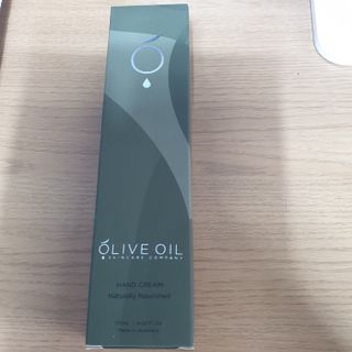 올리브 오일 스킨케어 컴퍼니 [OOSC] 보송보송한 내추럴리 너리시드 핸드크림 125ml — 5점을 준 리뷰어가 2021년 4월 올린 사용 사진