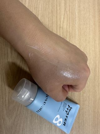나우 [리브엠]피부 속부터 겹겹이, 촘촘하게! 워터핏8중 수분착붙 크림 — 5점을 준 리뷰어가 2025년 5월 올린 사용 사진
