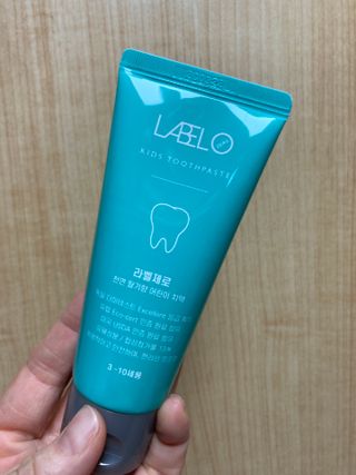 치과에서 쓰는 치약 _ 라벨제로 저불소 꼬마, 키즈, 유아, 베이비, 주니어 안전한 어린이치약 — 5점을 준 리뷰어가 2023년 1월 올린 사용 사진