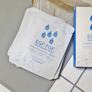 Dr.느루벗 느루벗 EGF FGF 스킨 리커버리 마스크 10장 — 5점을 준 리뷰어가 2021년 3월 올린 사용 사진