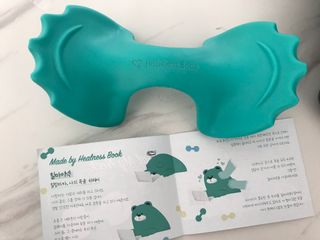 힐니스북 [힐마이넥]   거북목 통증완화를 위한 휴대용 목 안마기 — 4.5점을 준 리뷰어가 2022년 12월 올린 사용 사진