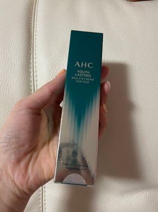 [NEW 탄력유턴 아이크림] AHC 유스 래스팅 리얼 아이크림 포 페이스 — 5점을 준 리뷰어가 2021년 1월 올린 사용 사진