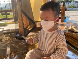 아토팜 블라블라 황사방역 마스크 KF94 — 3.5점을 준 리뷰어가 2021년 10월 올린 사용 사진