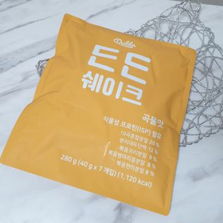 [덜다] 든든 식물성 단백질 쉐이크 40g X 7입 (곡물/딸기) — 5점을 준 리뷰어가 2023년 8월 올린 사용 사진