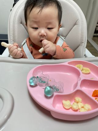 유비맘 캐릭터 실리콘 흡착 식판_색상 랜덤발송 — 5점을 준 리뷰어가 2021년 1월 올린 사용 사진