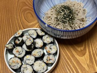 해풀잎 누구나 김밥*1ea [(혼합야채 35g *1ea,  김밥김 (5g, 5ea),  양념간장 (6g, 5ea), 참기름(5g, 2ea)] — 4점을 준 리뷰어가 2022년 8월 올린 사용 사진