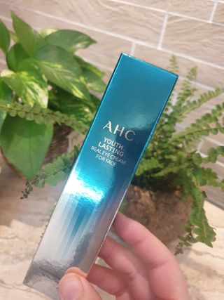 [NEW 탄력유턴 아이크림] AHC 유스 래스팅 리얼 아이크림 포 페이스 — 5점을 준 리뷰어가 2021년 2월 올린 사용 사진