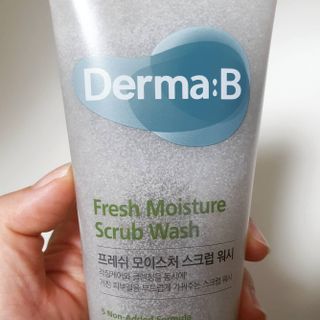 더마비 프레쉬 모이스처 스크럽 바디 워시 — 4.5점을 준 리뷰어가 2021년 4월 올린 사용 사진