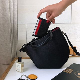 헤임달 Glossy 악어가죽 카드지갑 — 5점을 준 리뷰어가 2021년 5월 올린 사용 사진