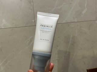 [스킨1004] 마다가스카르 센텔라 히알루-시카 워터핏 선세럼 50ml — 5점을 준 리뷰어가 2024년 5월 올린 사용 사진