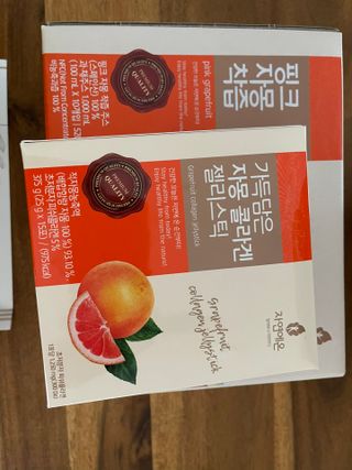 자연에온 핑크 자몽 착즙 100mL 10개입 1BOX +가 득담은 자몽 콜라겐 젤리스틱 1BOX — 4점을 준 리뷰어가 2021년 7월 올린 사용 사진