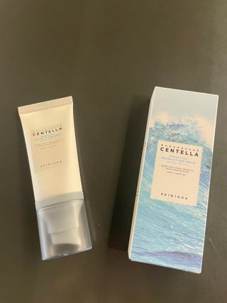 [스킨1004] 마다가스카르 센텔라 히알루-시카 워터핏 선세럼 50ml — 5점을 준 리뷰어가 2024년 5월 올린 사용 사진