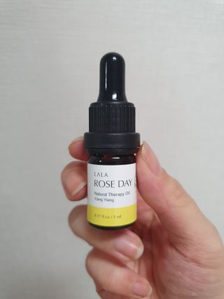 라라로즈데이 시즌2 천연 아로마오일 Y존 케어 속옷향수 이너퍼퓸 5ml  여성의 자존감을 UP시키자 — 5점을 준 리뷰어가 2021년 10월 올린 사용 사진