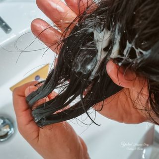★N쇼핑 헤어팩 1위★ 리하 에그 화이트 극손상 무실리콘 트리트먼트 헤어팩 — 5점을 준 리뷰어가 2022년 6월 올린 사용 사진