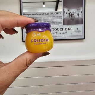 틱톡 [후르디아] 튼입술해결템 올리브영 블루베리 하이드레이팅 허니 립밤 — 4점을 준 리뷰어가 2023년 12월 올린 사용 사진